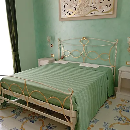 Dimora Di Ripalta E Pensión 4*